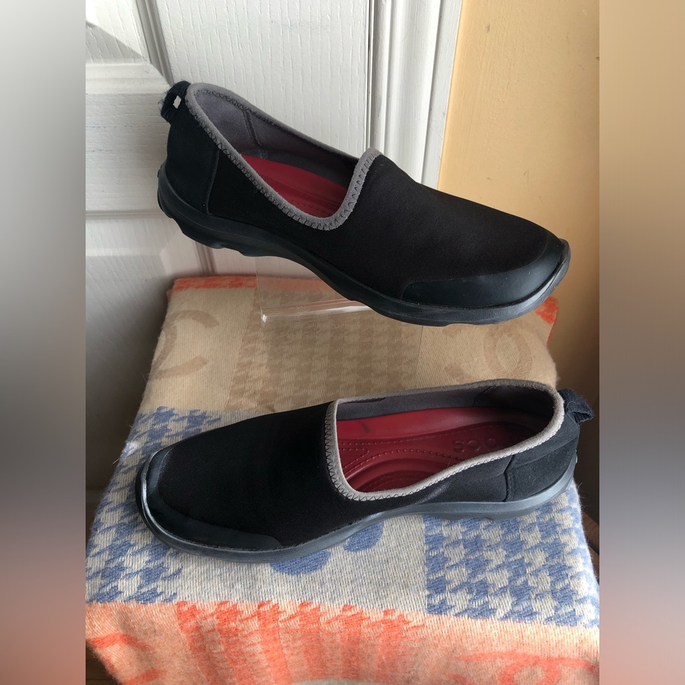 CROCS Busy Day stretch slip on sneakers